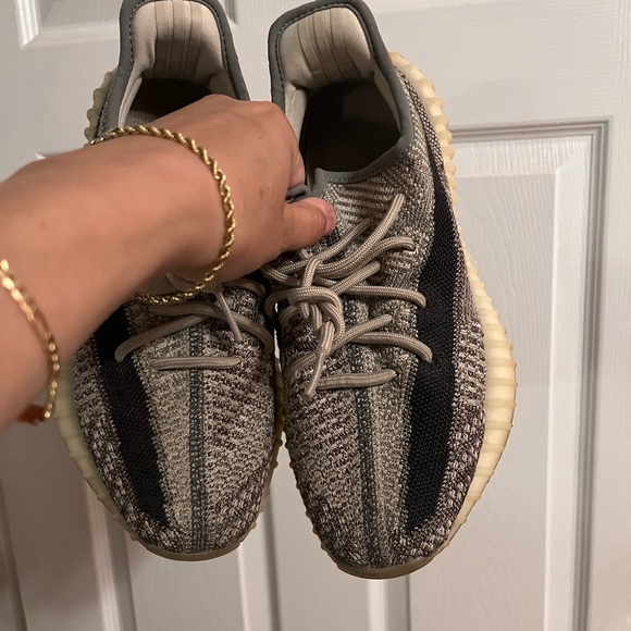 Yeezy Zion Size 7 - Picture 7 of 8